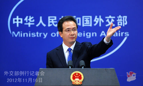 2012年11月16日，外交部发言人洪磊主持例行记者会。